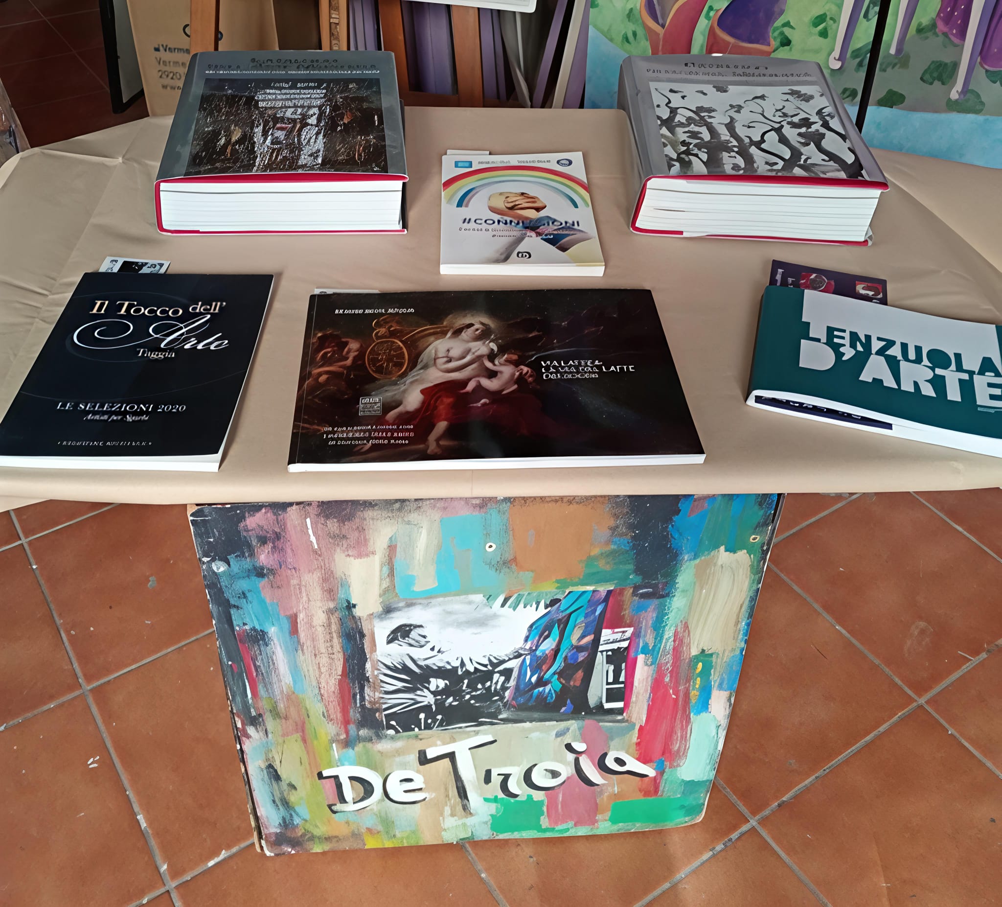 Volumi e cataloghi che hanno accolto le opere di Giacomo De Troia: enciclopedie d'arte, Il Tocco dell'Arte, Vallata, Lenzuola d'Arte